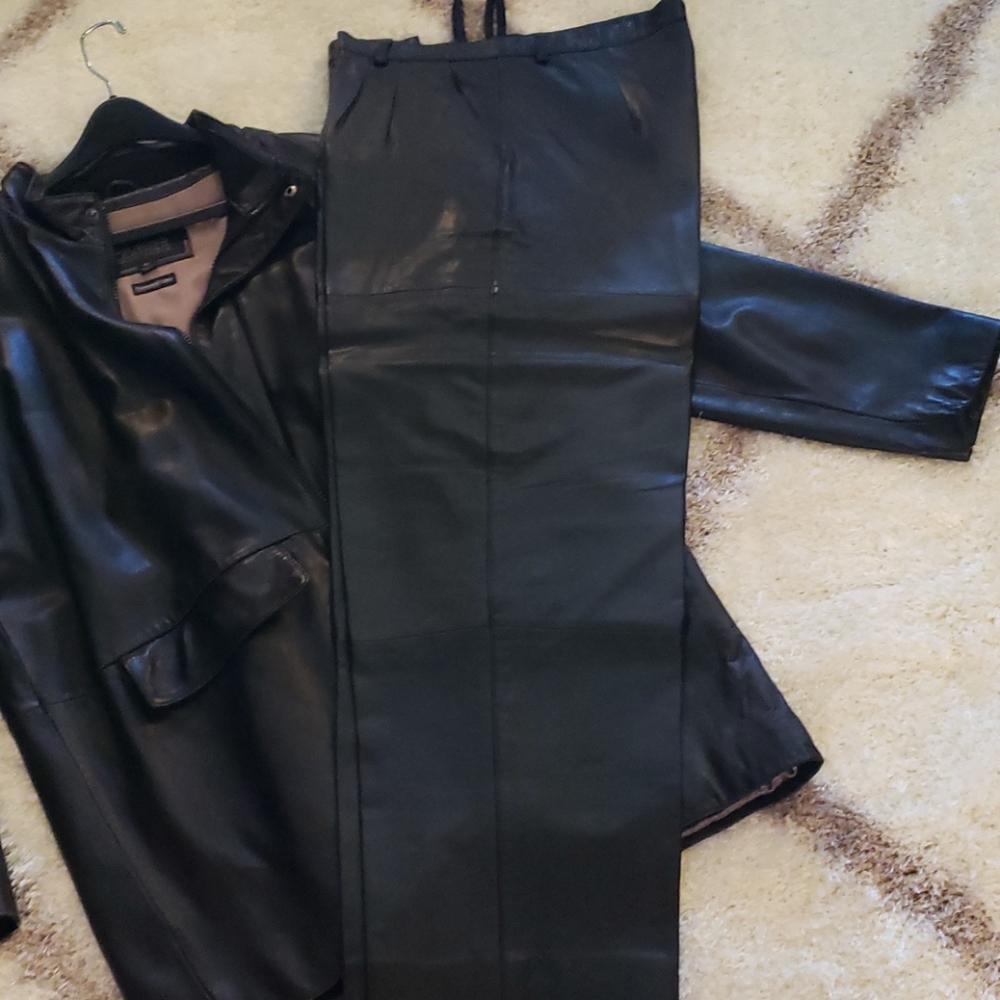 Men's Suit - Picture 5 of 5